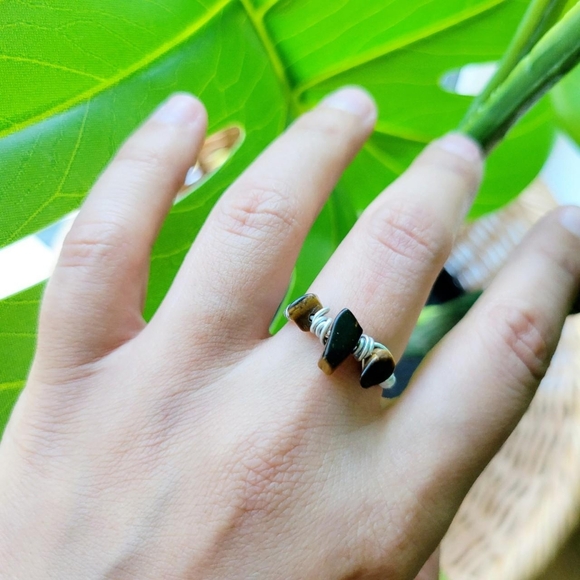 Dainty Handmade Silver Stone Wire Ring, size 6 - Picture 5 of 7